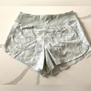 Athleta Run with It Short 3.5” White XS